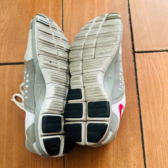 Nike Free 5.0 Women's, Size 6, Ohio State Buckeye, Gray and Pink - Picture 5 of 11
